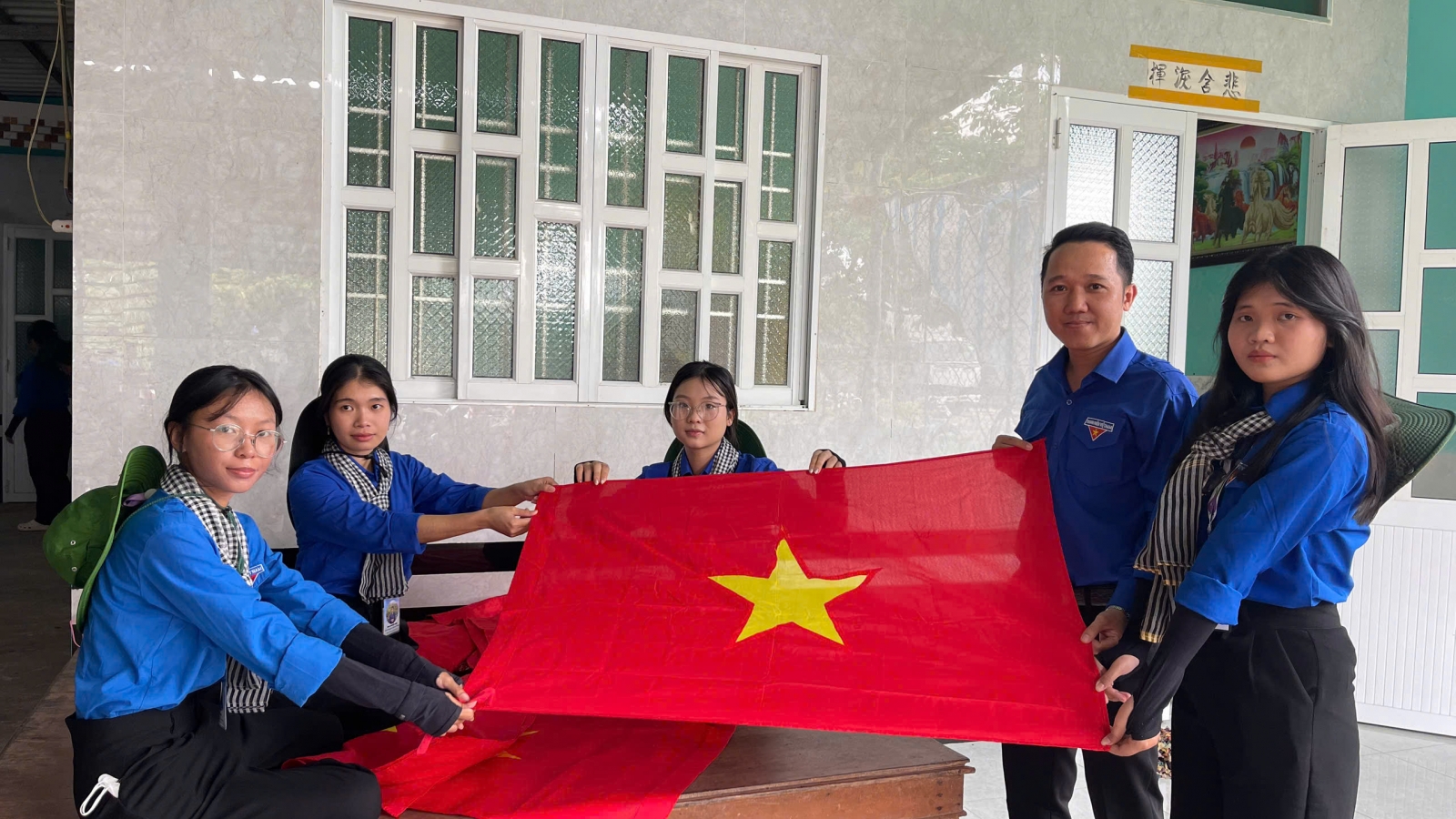 Cần Thơ: Rực rỡ đường cờ Tổ quốc ở xã Lai Hòa