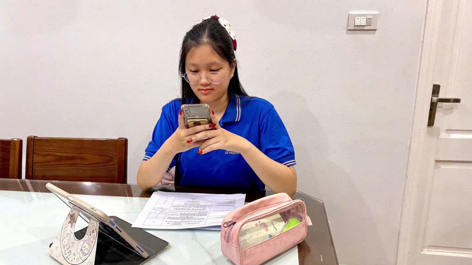 Năm học mới và những “lớp học” trong chiếc điện thoại