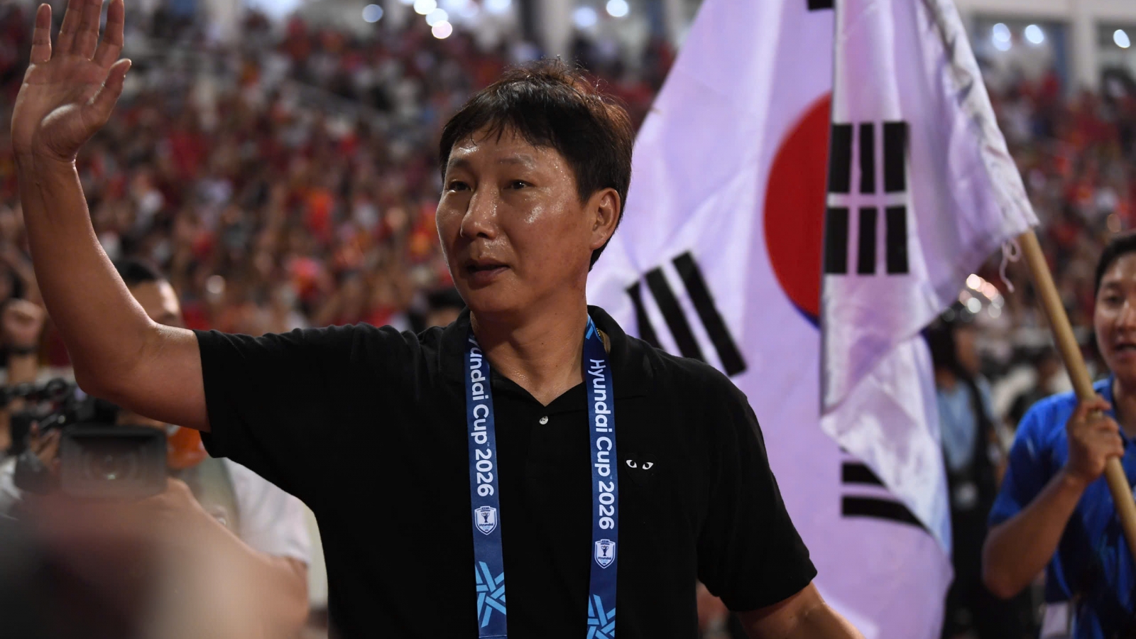 HLV Kim Sang Sik "ngấn lệ", ĐT Việt Nam ăn mừng cuồng nhiệt chức vô địch ASEAN Cup