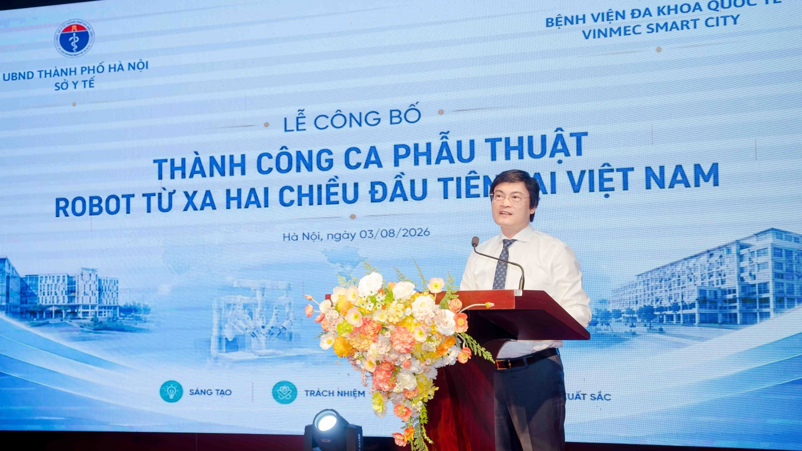 Vinmec phẫu thuật xuyên Việt hai chiều bằng robot cách xa 1.700 km