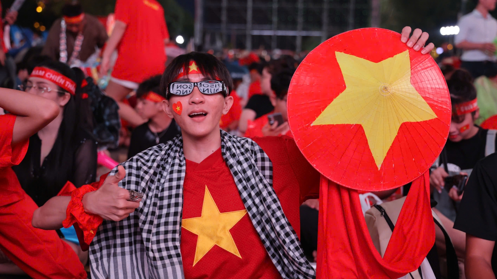 TRỰC TIẾP: Không khí ăn mừng chức vô địch ASEAN Cup 2026 của ĐT Việt Nam