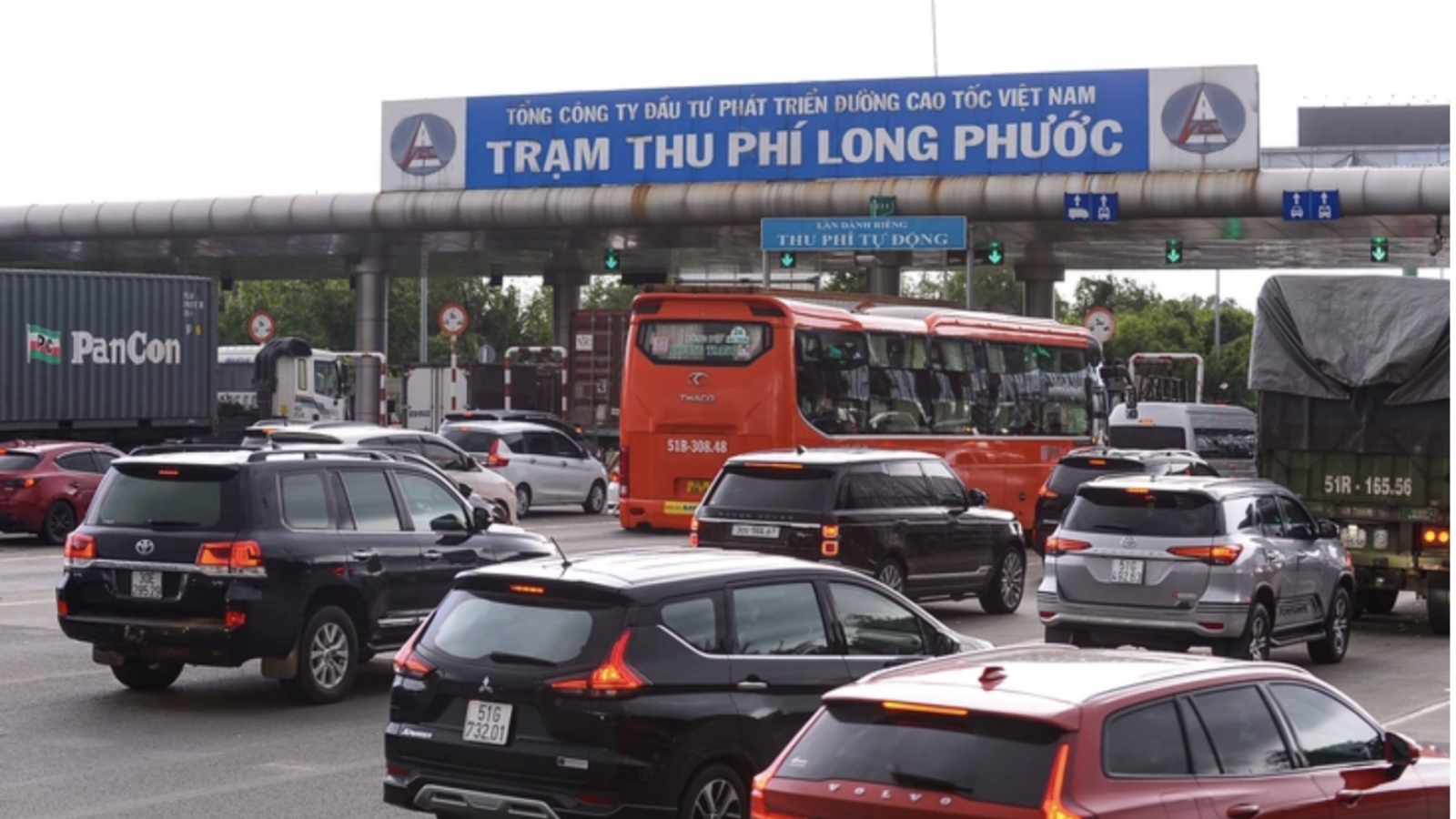 VETC muốn thu phí dịch vụ: Soi 3 hợp đồng, có hay không phí chồng phí?