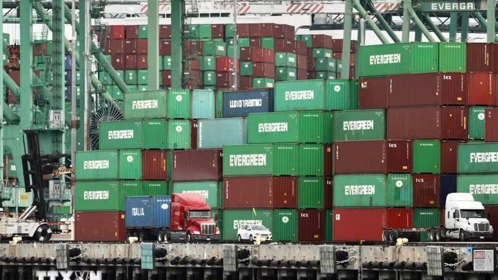 Mỹ tạm hoãn áp thuế 50% với Canada sau tiến triển đàm phán