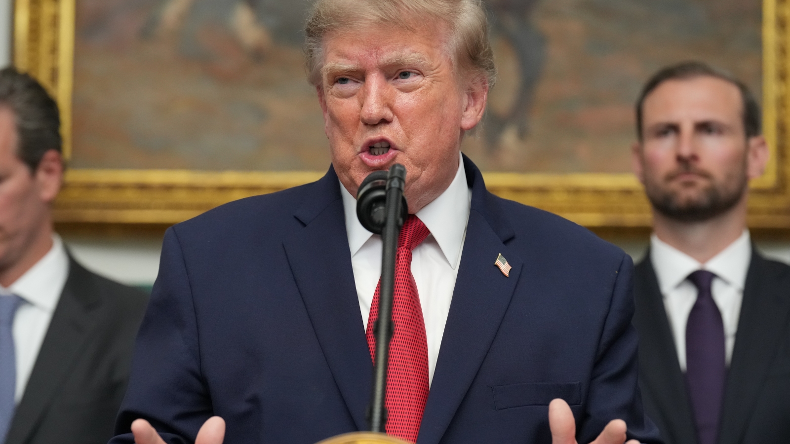 Ông Trump tuyên bố tiến hành “chiến tranh kinh tế” với Iran