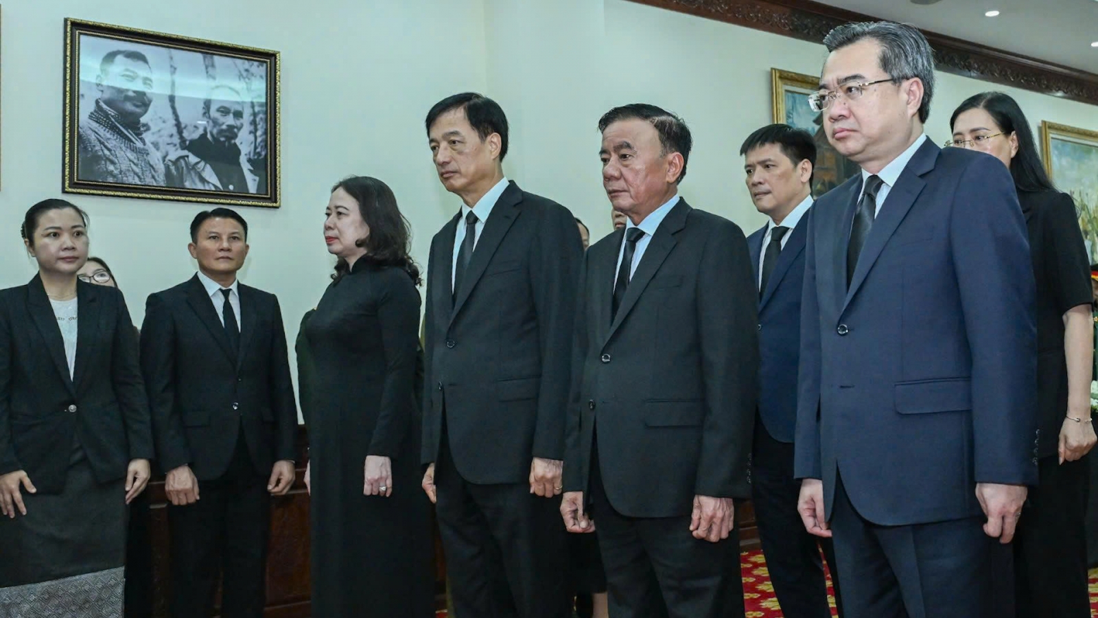 Thường trực Ban Bí thư Trần Cẩm Tú viếng đồng chí Saysomphone Phomvihane