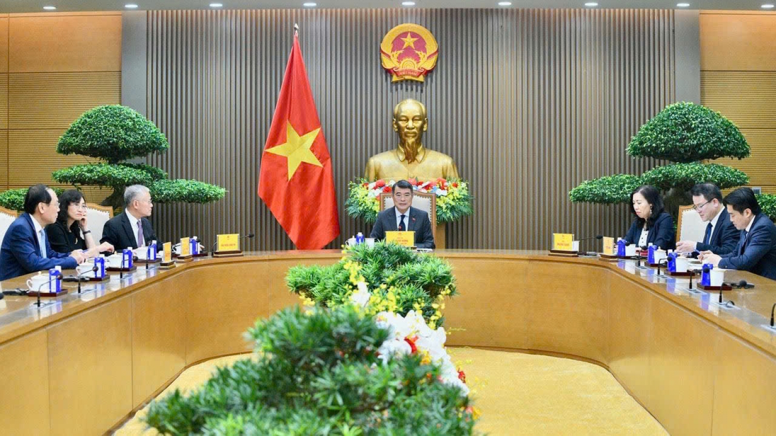 Thủ tướng Lê Minh Hưng điện đàm với Thủ tướng Hà Lan Rob Jetten