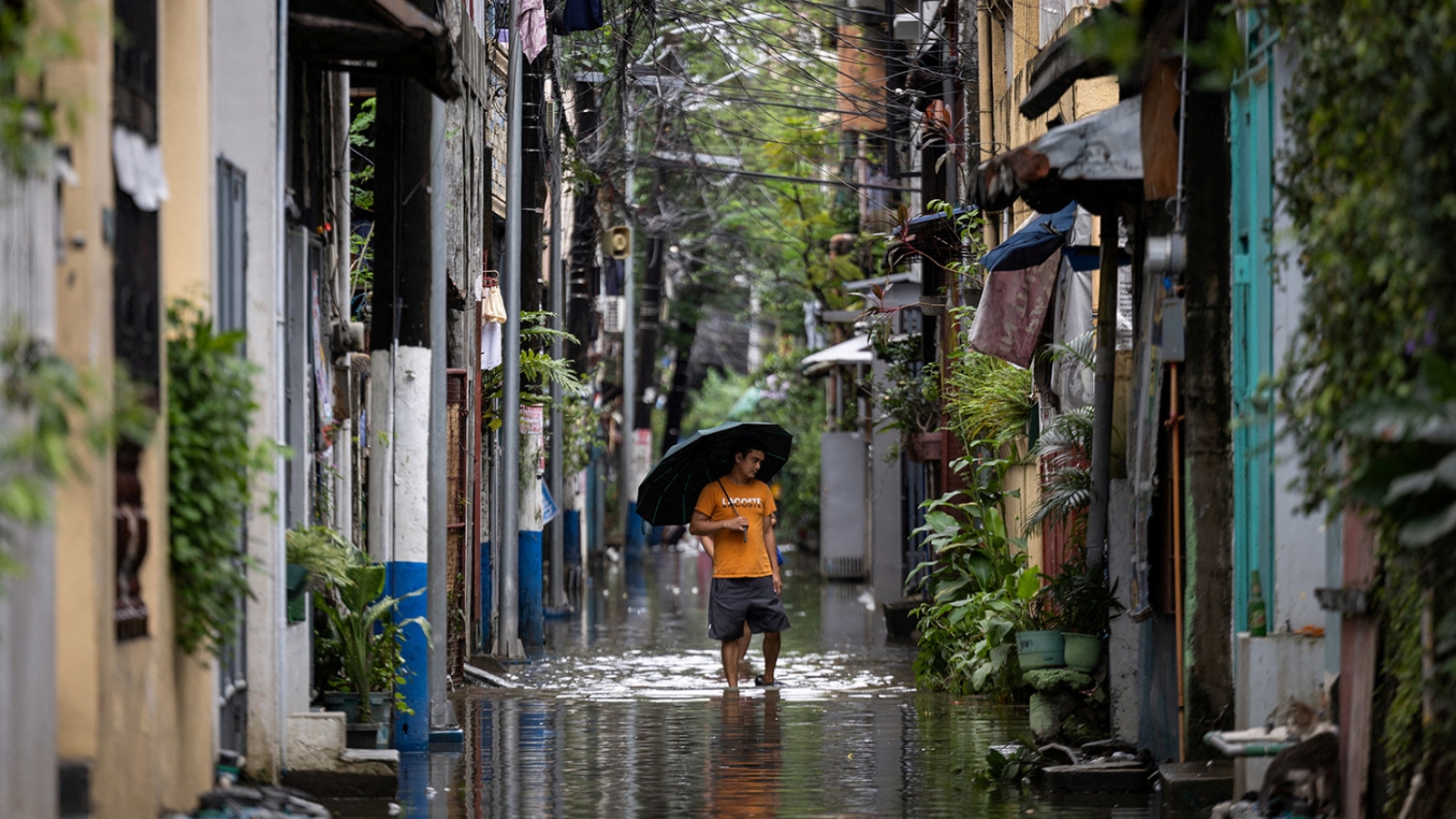 Bão Saudel mạnh lên thành siêu bão, áp sát Philippines