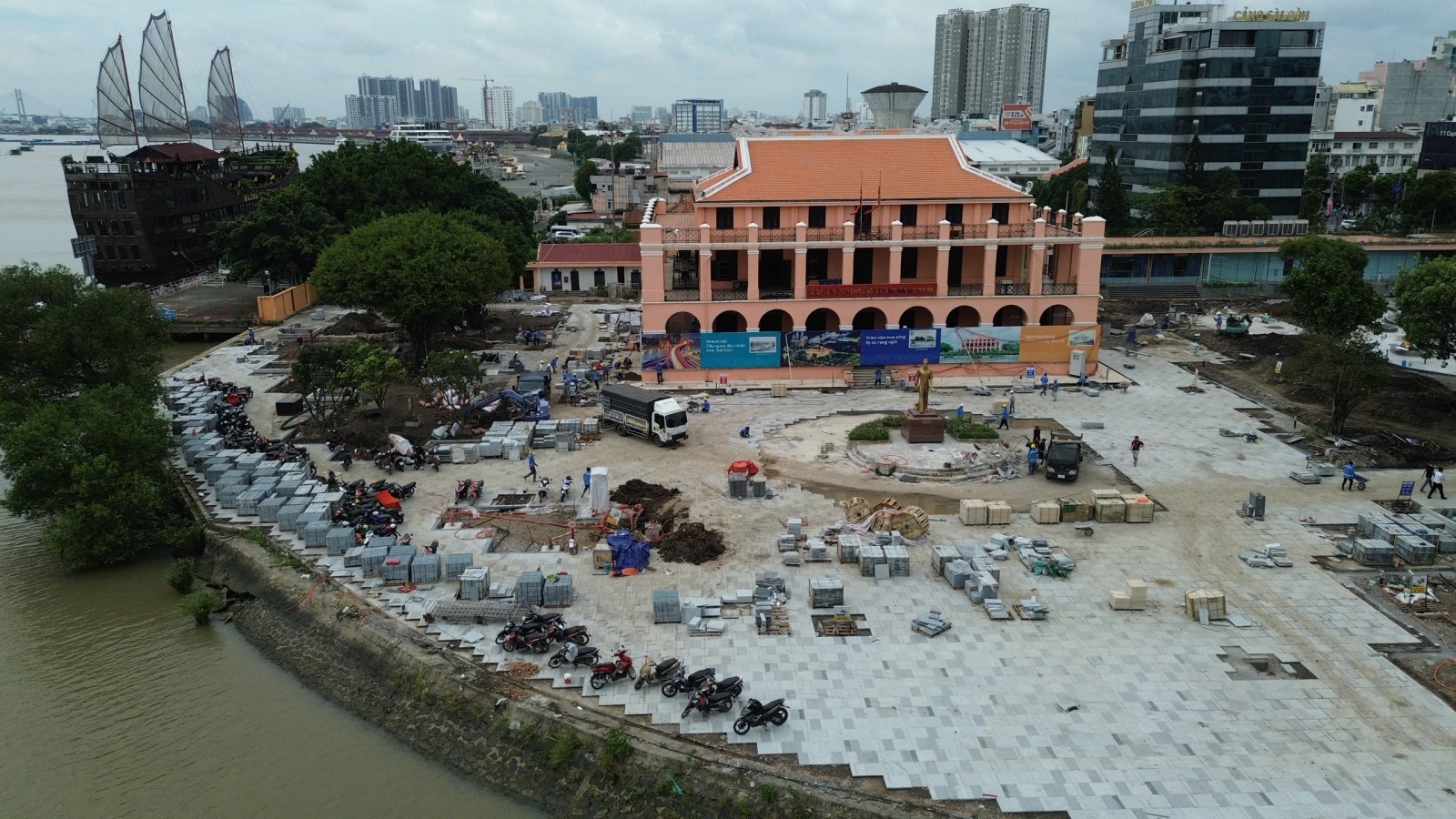 Người dân, du khách ở TP.HCM tìm những trải nghiệm riêng dịp 2/9