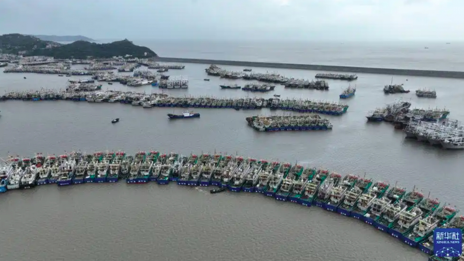 Miền Đông Trung Quốc ứng phó khẩn cấp với bão Dolphin
