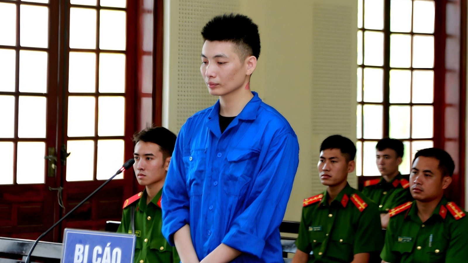 Nóng 24h ngày 14/8: Kẻ dùng dao tấn công nhân viên y tế nhận án 15 năm tù