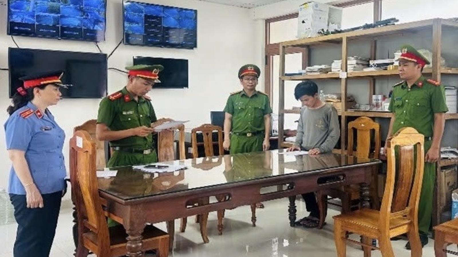 Dùng clip riêng tư tống tình, rao bán hình ảnh nhạy cảm của bạn gái "nhí"