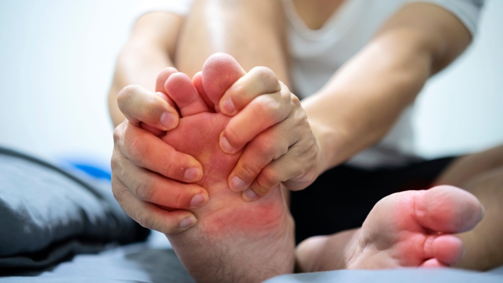 Kiêng đủ thứ vẫn tái phát gout: 5 sai lầm nhiều người mắc phải