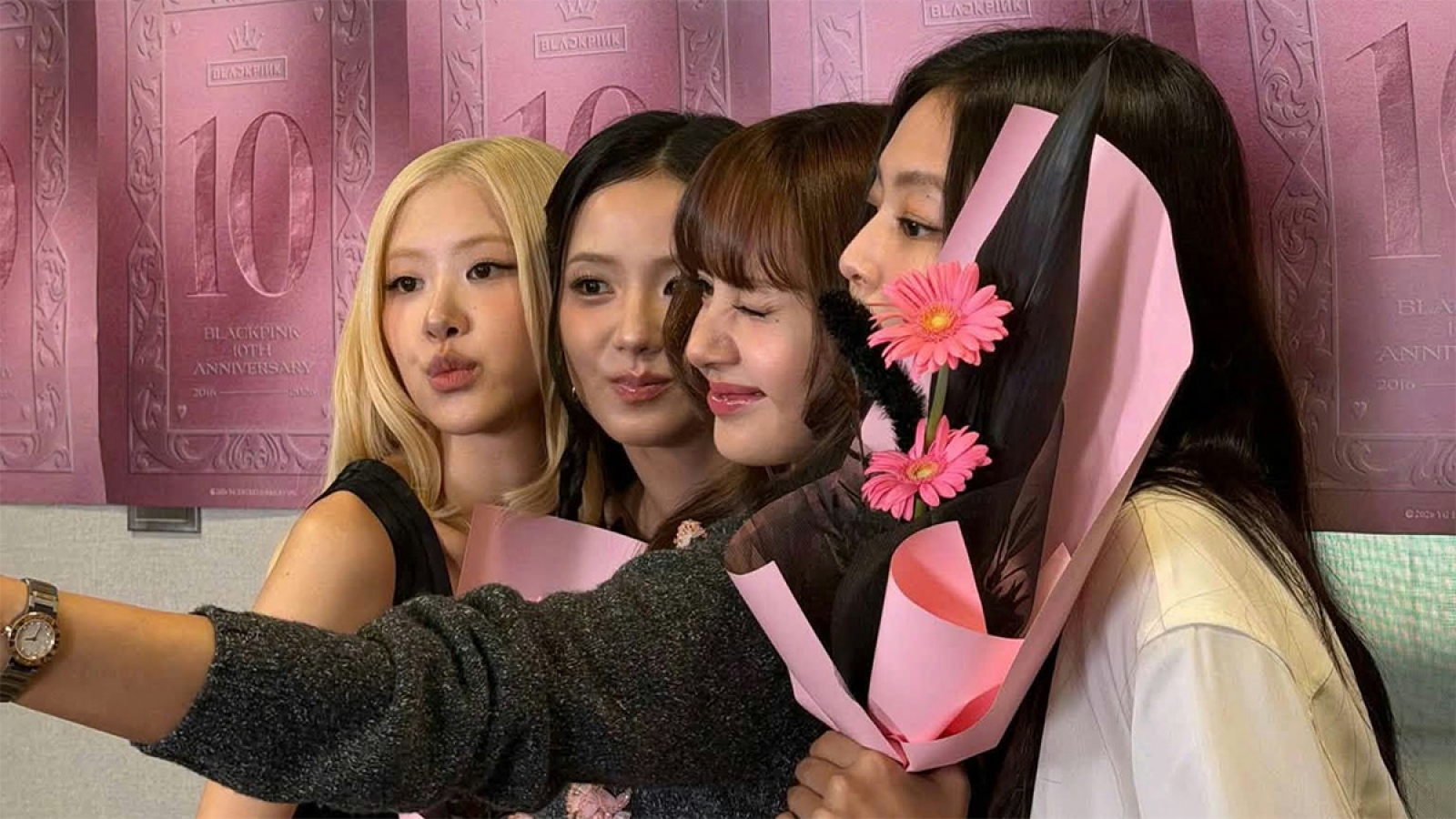 Jennie của BLACKPINK xin lỗi người hâm mộ sau lễ kỷ niệm 10 năm