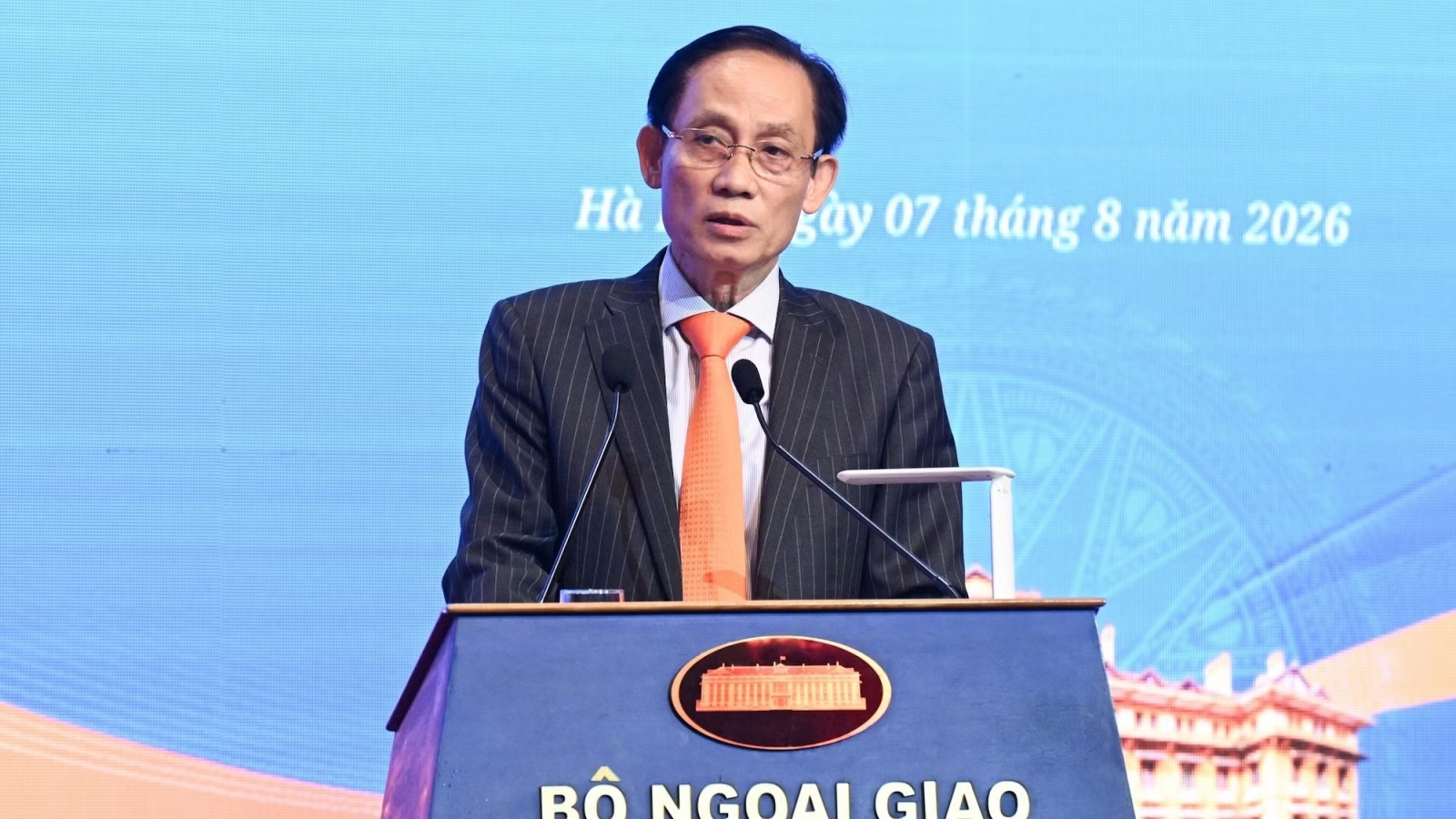 Chuyển chủ trương đối ngoại thành hành động cụ thể