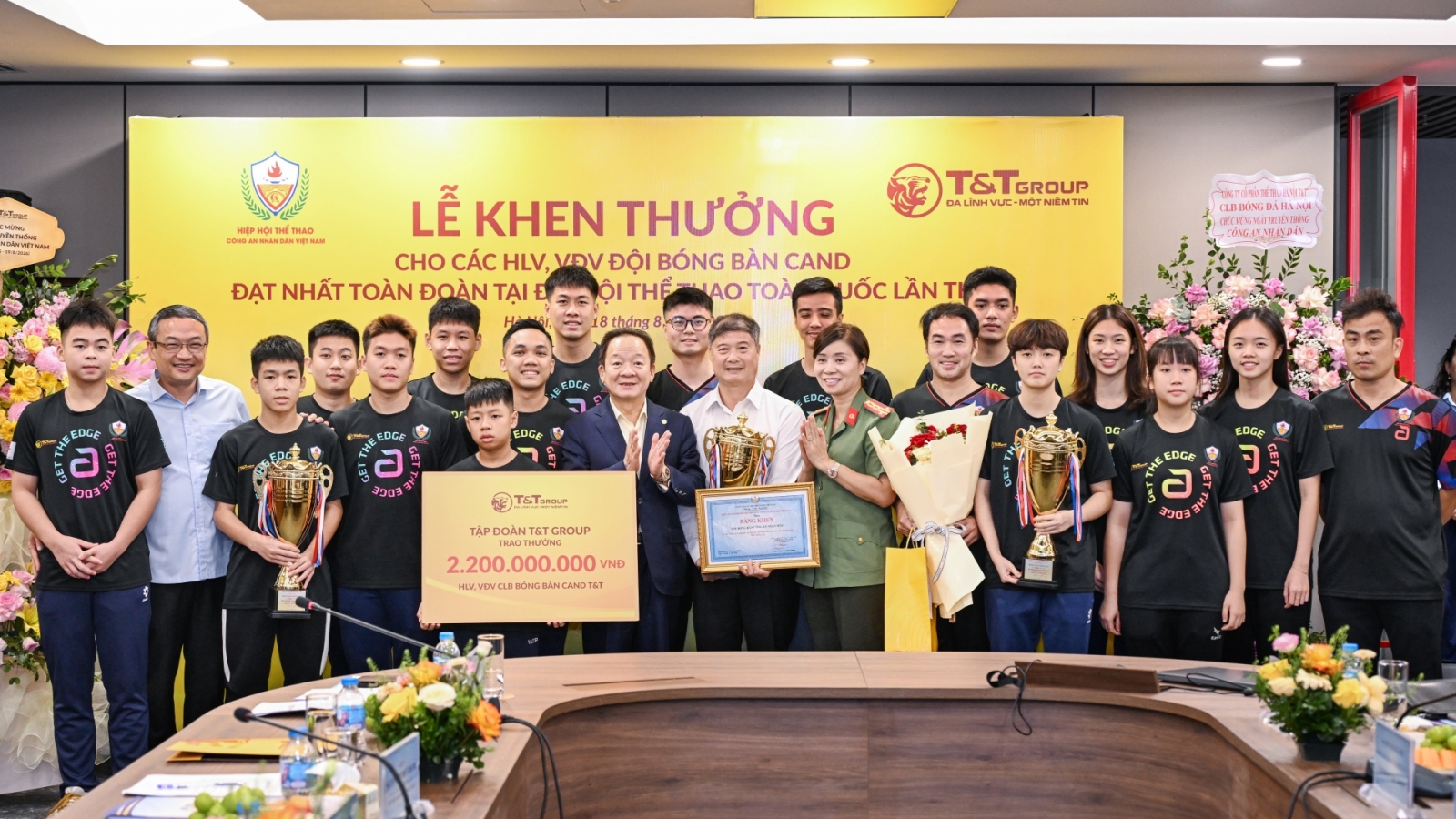 Đội bóng bàn Công an nhân dân nhận thưởng hơn 2,2 tỷ đồng