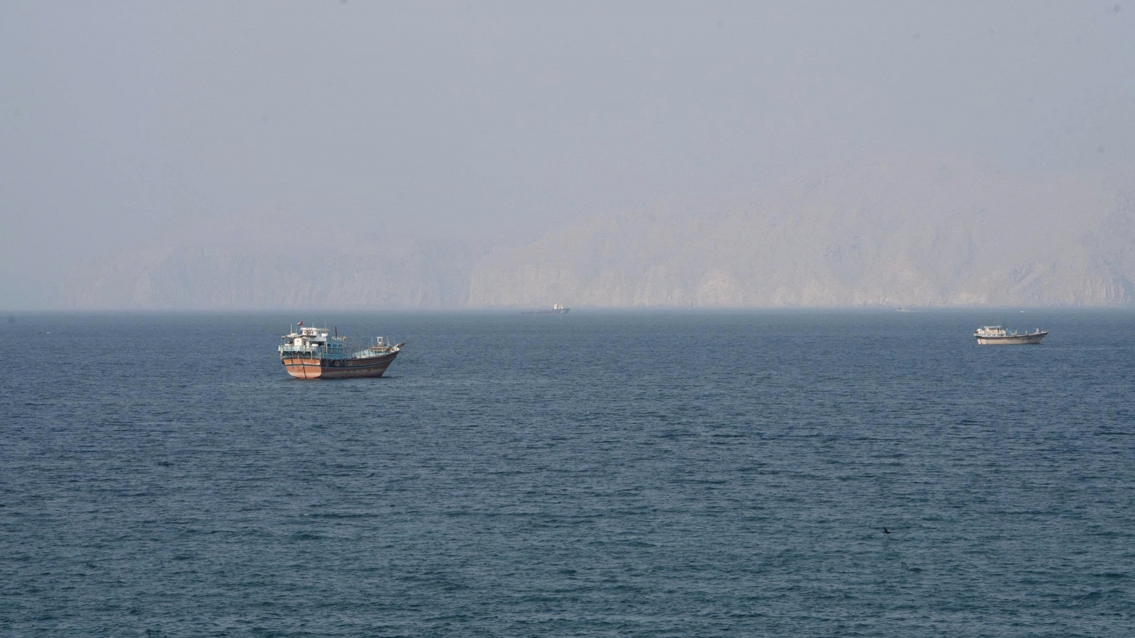 Iran và Oman thảo luận về việc khôi phục tự do hàng hải ở eo biển Hormuz