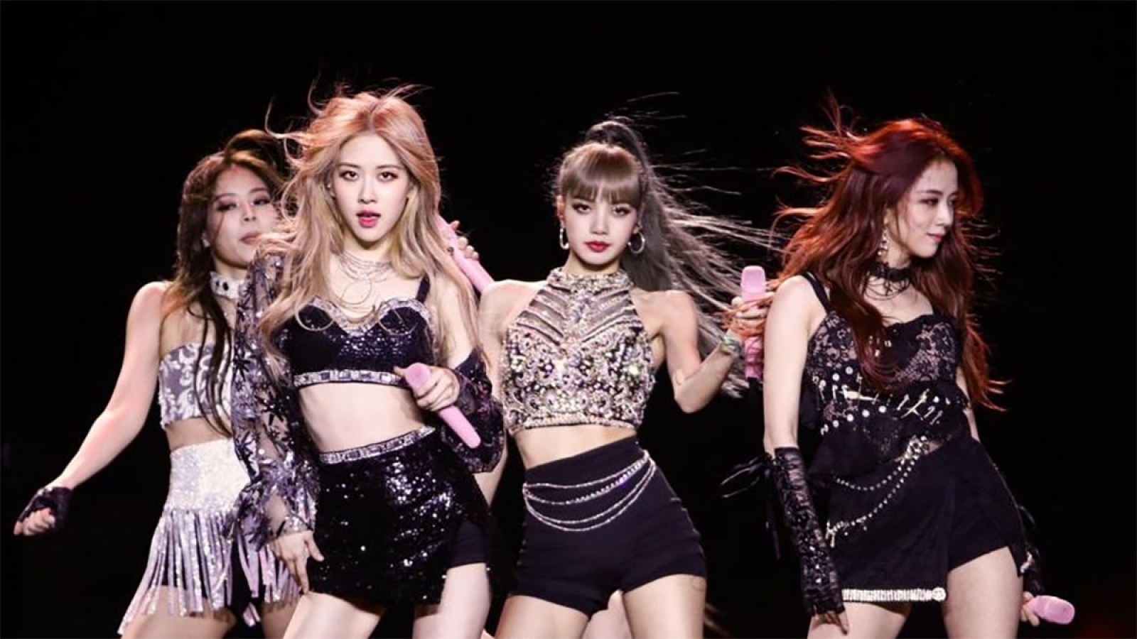 Cách K-pop biến các buổi giới thiệu album thành sự kiện bán vé đặc biệt
