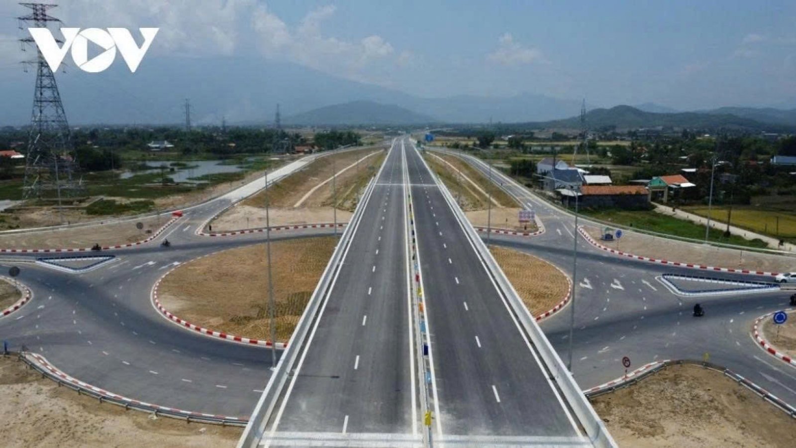 Đi cao tốc dịp 2/9: 28 điểm dừng nghỉ, trạm xăng tài xế cần biết