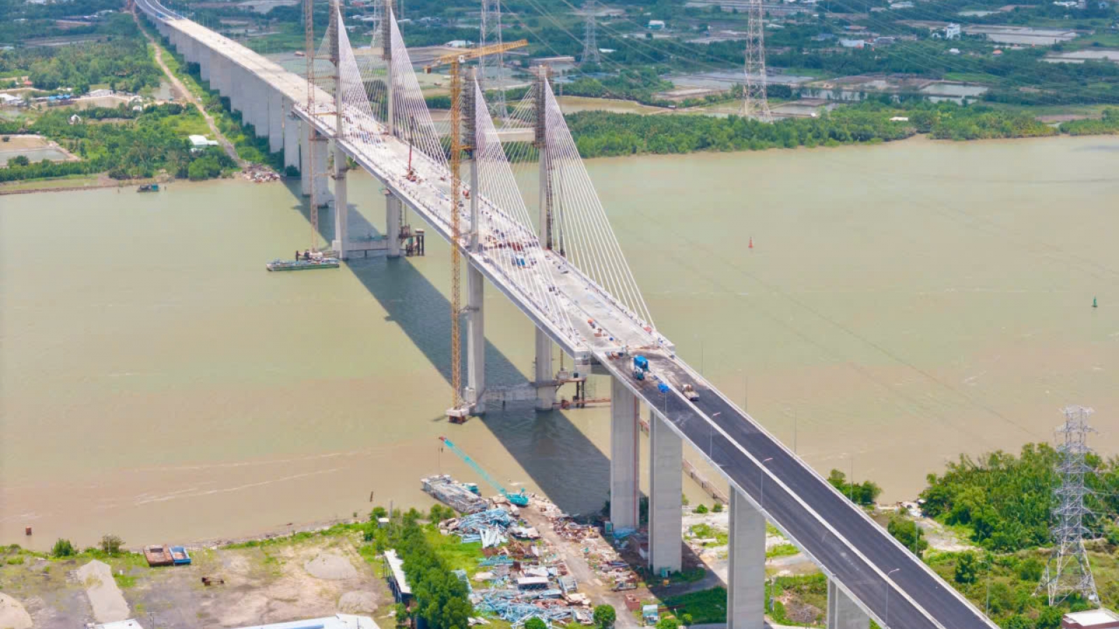 Đẩy nhanh tiến độ thi công cầu Phước Khánh, nối cao tốc Đông – Tây Nam bộ