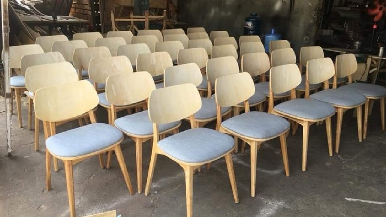 Canada reviews anti-dumping duties on Vietnamese upholstered seating