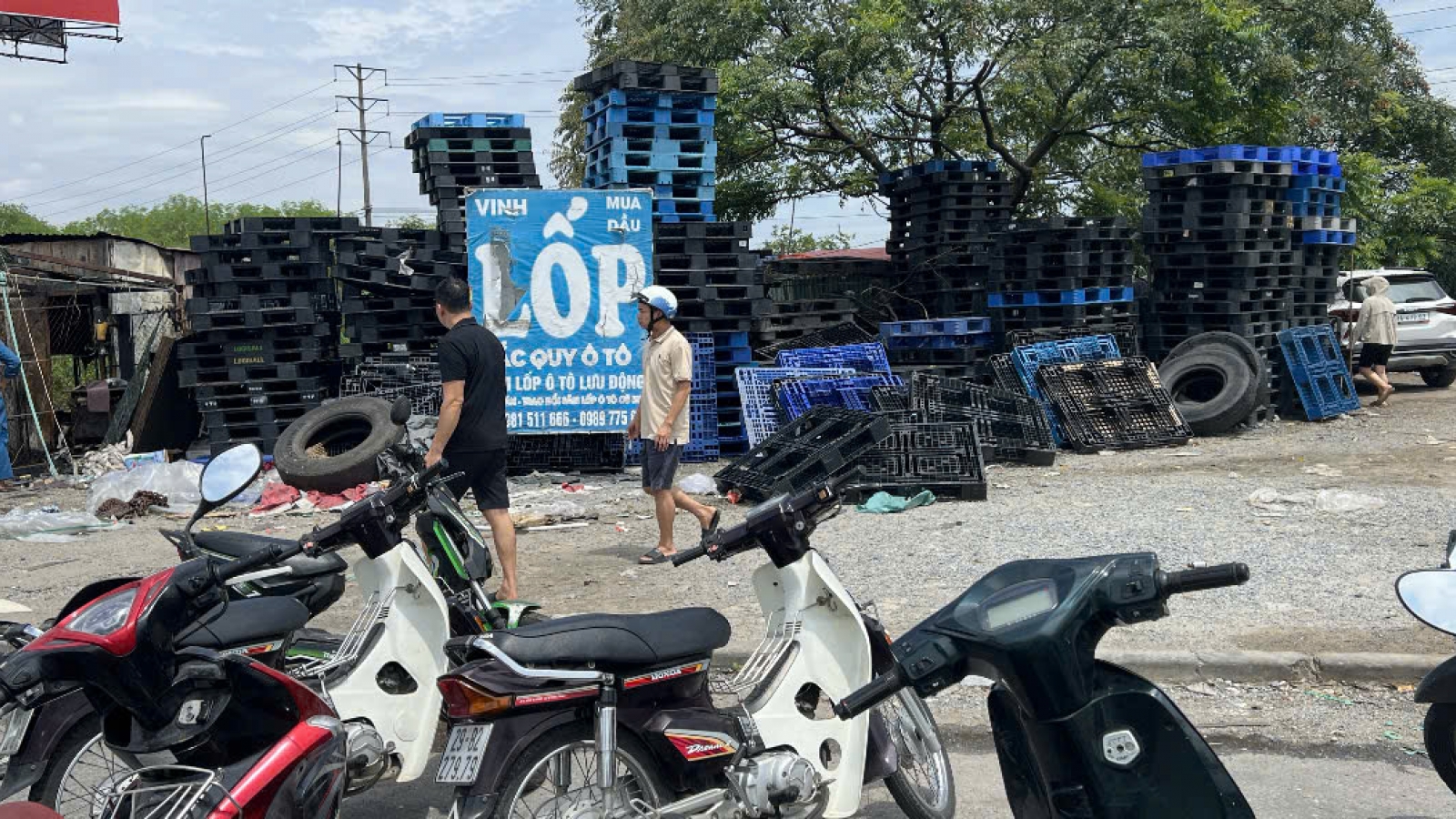 Cháy lán bán hàng ven đường quốc lộ ở Hưng Yên, 1 người tử vong