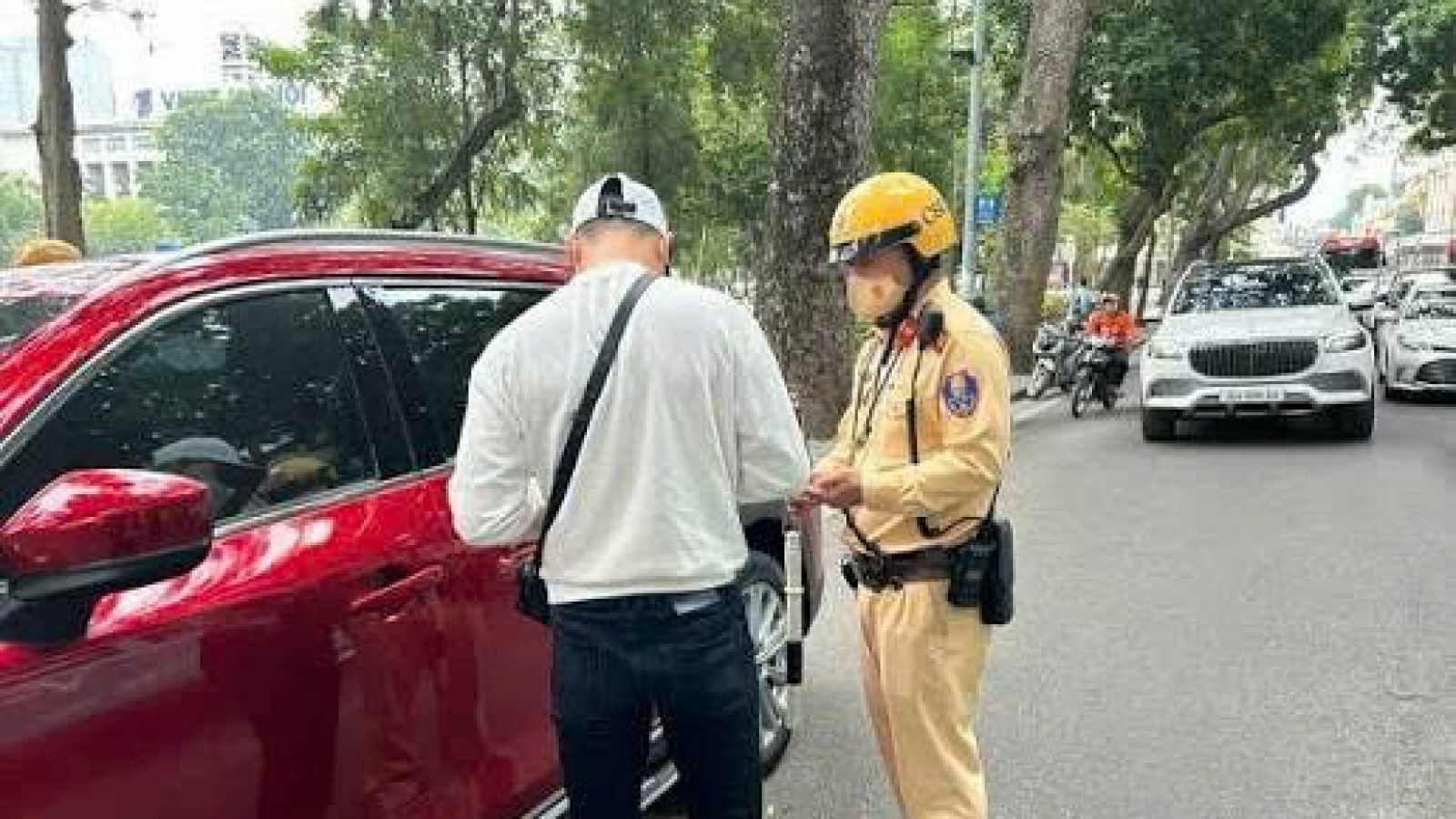 Dùng ô tô không kinh doanh vận tải chở hàng thu tiền có thể bị phạt đến 52 triệu