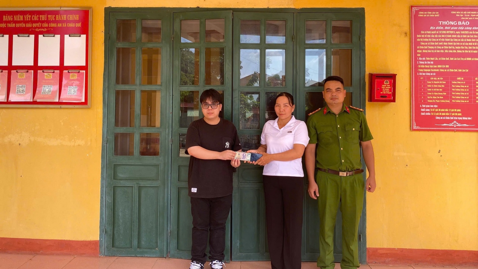 Biểu dương nam thanh niên chủ động trao trả 32 triệu đồng chuyển khoản nhầm