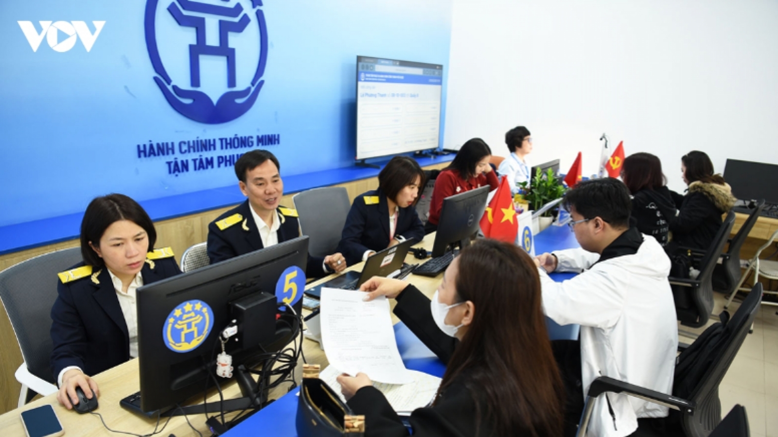 Bộ Nội vụ đề nghị các bộ và địa phương báo cáo việc giao, quản lý biên chế