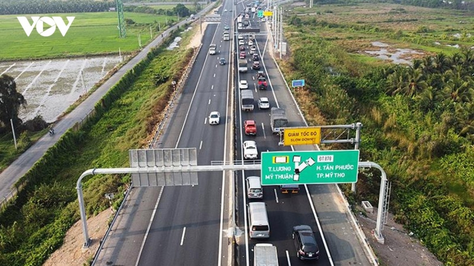 Xử phạt lỗi không giữ khoảng cách an toàn trên cao tốc: Tài xế còn nhiều thắc mắc