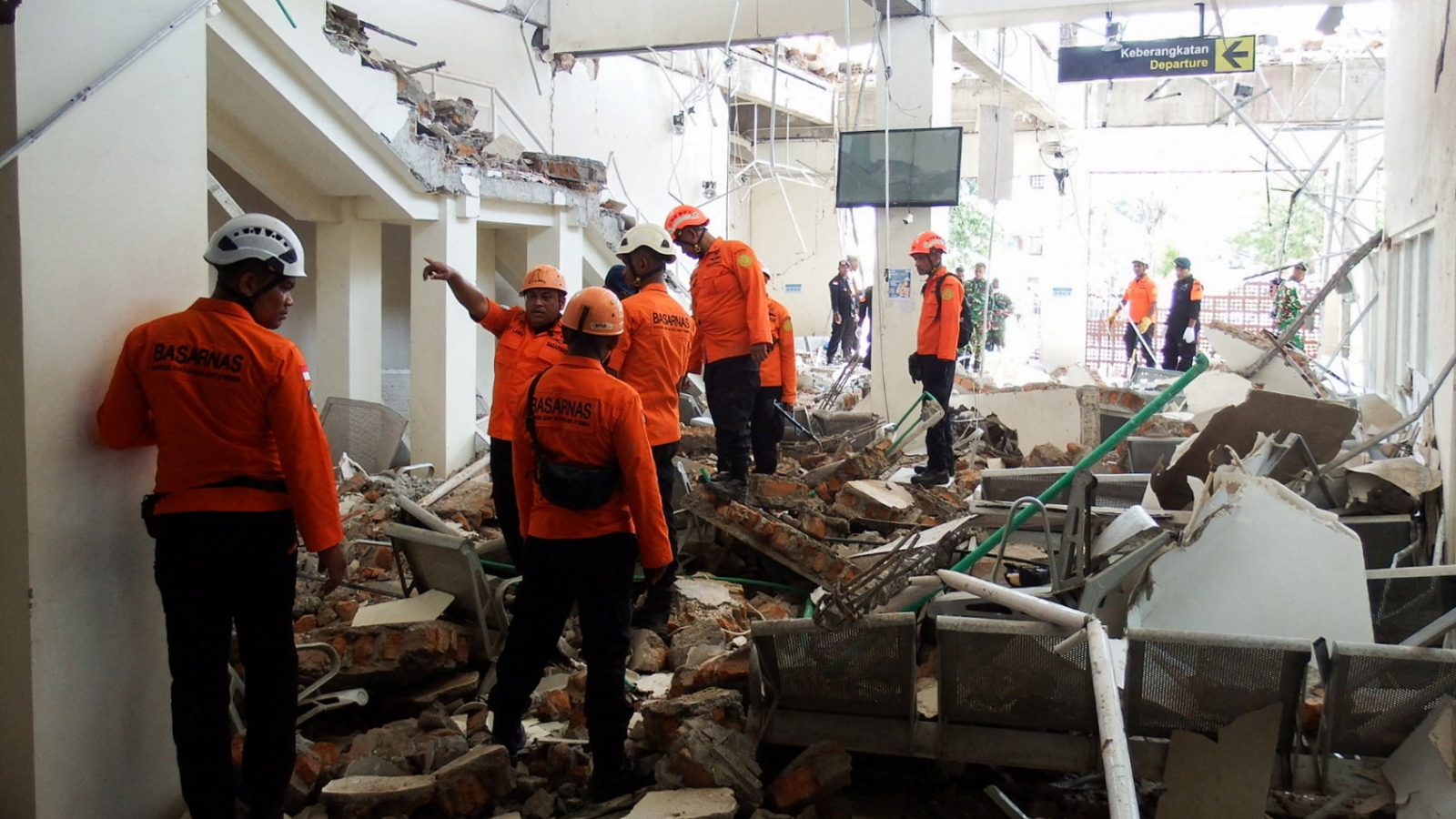 Thời sự quốc tế tối 15/8: Động đất gây sóng thần ở Indonesia