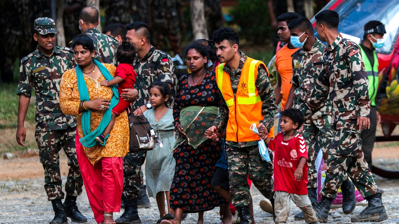 Phút sinh tử trong trận lũ quét ở Nepal