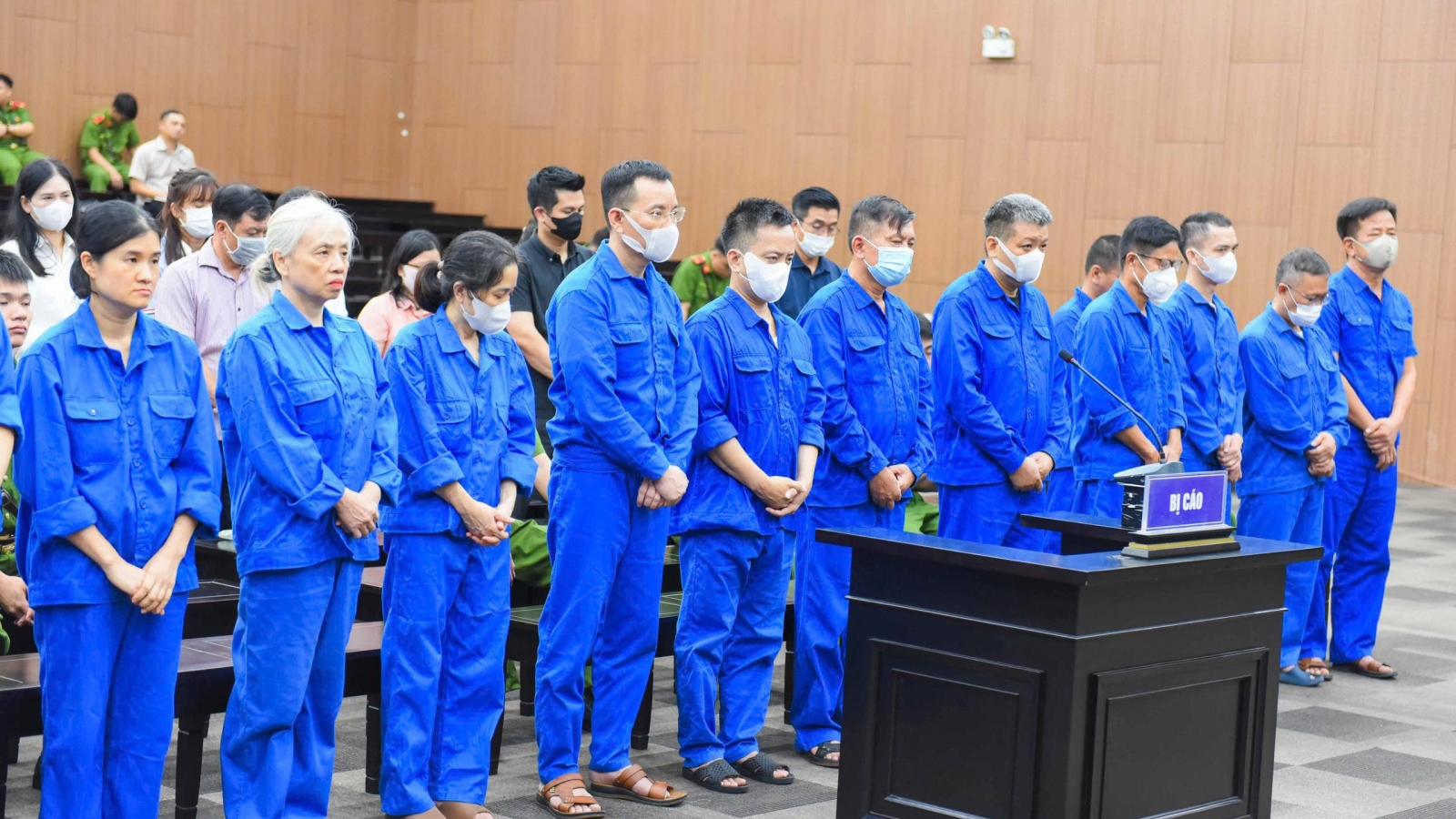 Cựu Thứ trưởng Nguyễn Bá Hoan nhận mức án 12 năm tù về tội Nhận hối lộ