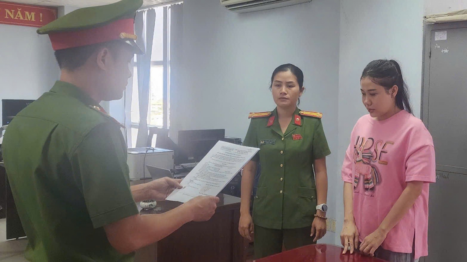 Khởi tố, bắt tạm giam nữ nhân viên kinh doanh ô tô lừa đảo khách hàng