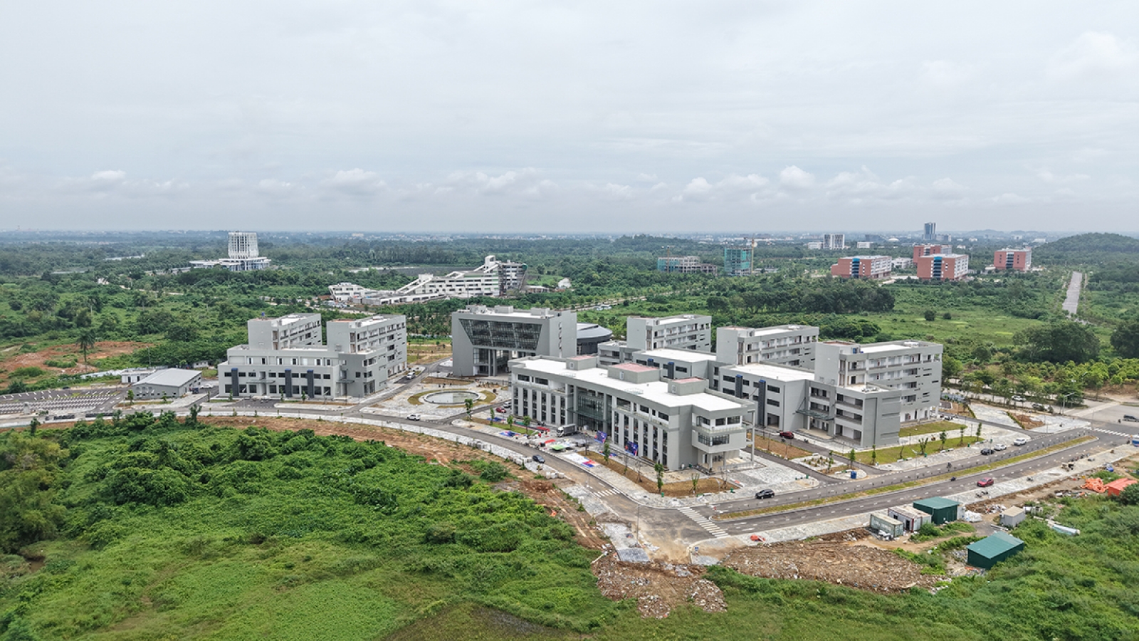 Đại học Quốc gia Hà Nội tại Hòa Lạc chạy đua trước ngày đón hơn 17.000 sinh viên