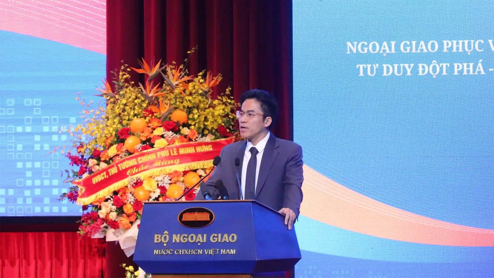 Ngoại giao kinh tế chuyển từ xúc tiến sang đồng hành cùng doanh nghiệp