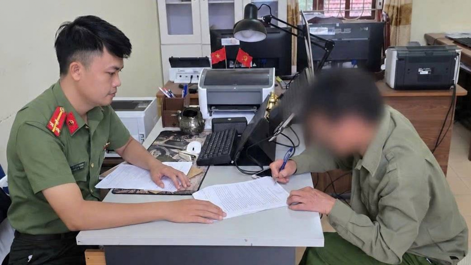 Chia sẻ bài viết xuyên tạc, sai sự thật, một người ở Hải Phòng bị phạt 12,5 triệu