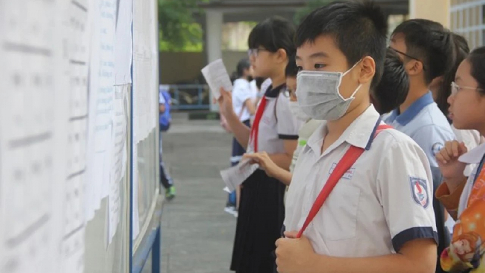 Chặn "dịch chồng dịch" mùa tựu trường
