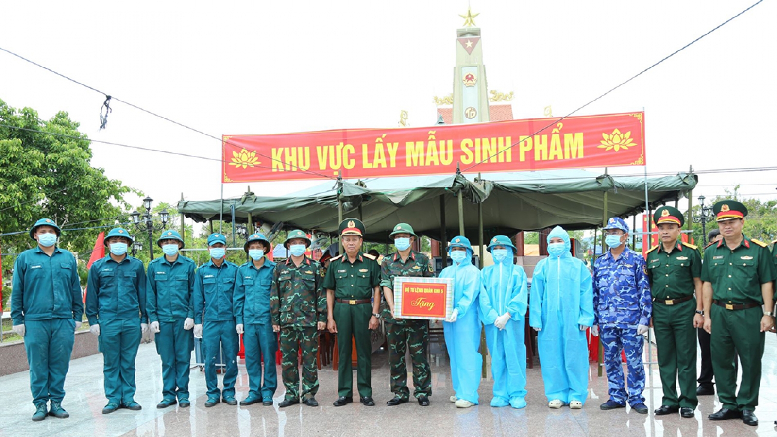 Lãnh đạo Quân khu 5 thăm, động viên lực lượng lấy mẫu ADN