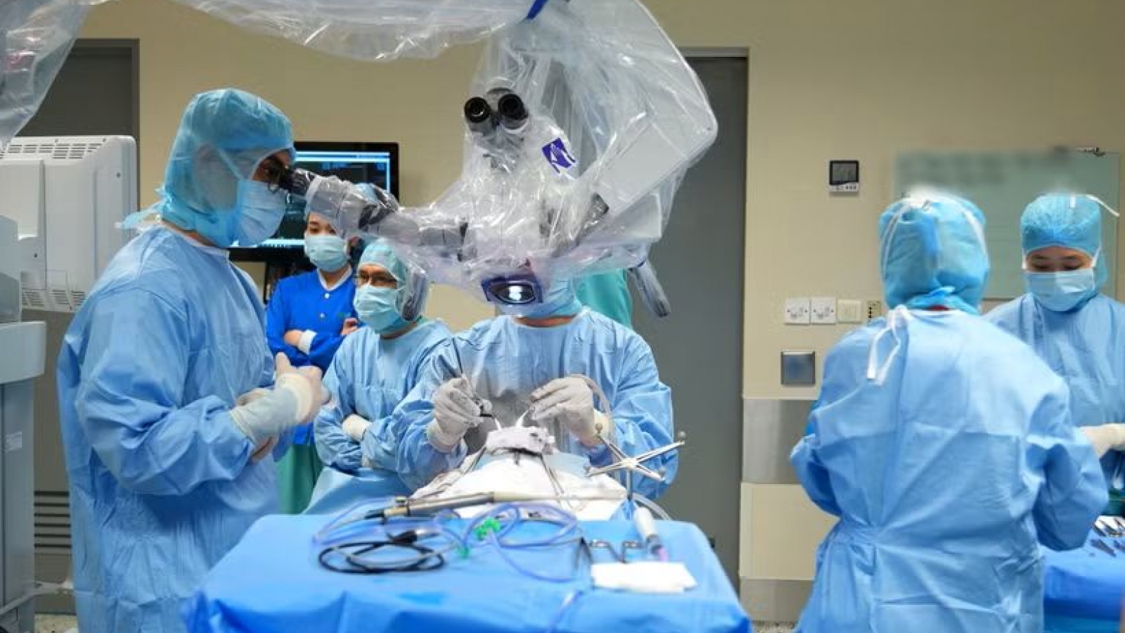 Vietnamese doctors brave rough seas at night to rescue Russian crew member suspect