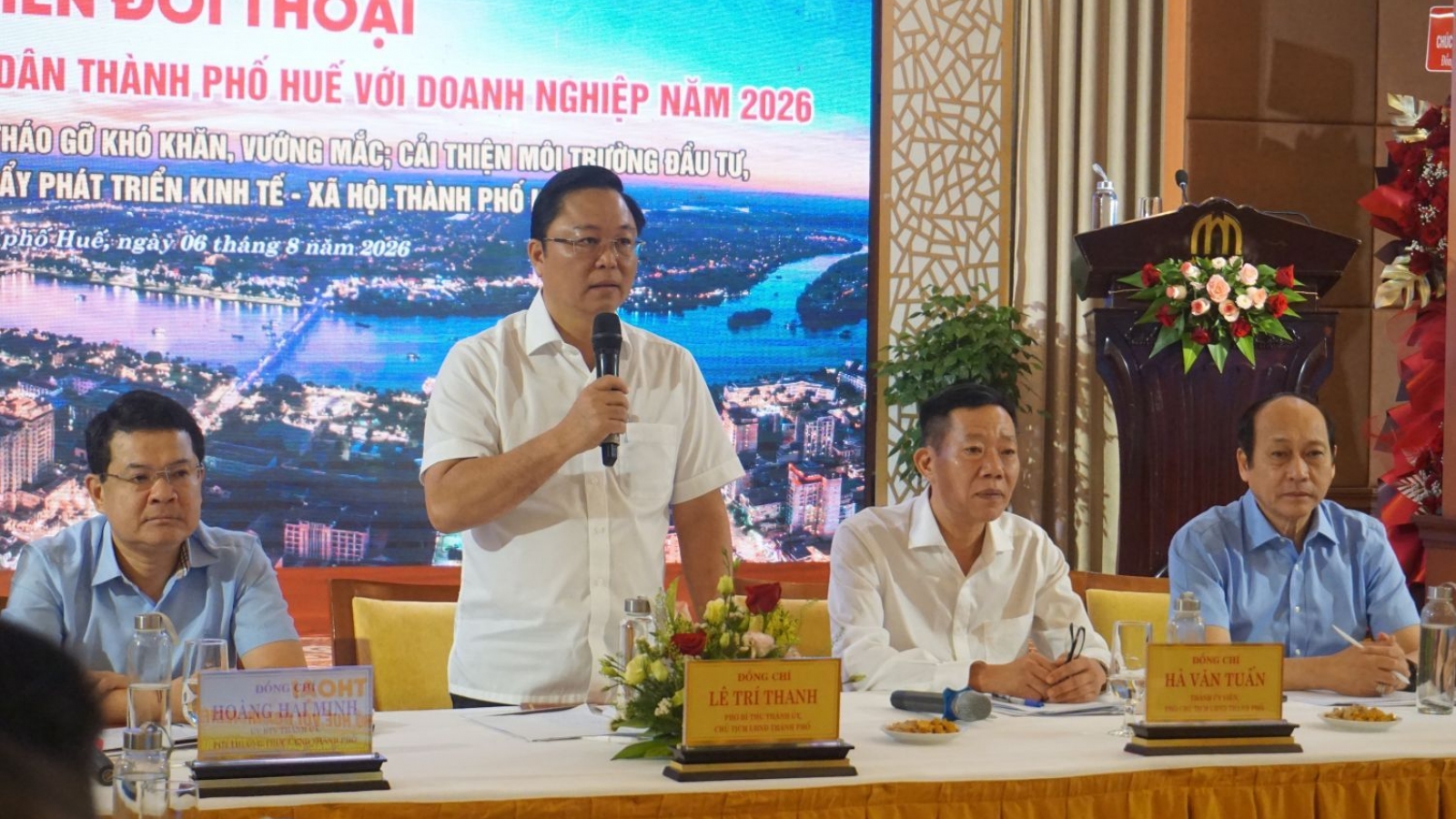 Chủ tịch thành phố Huế đối thoại để gỡ khó cho doanh nghiệp