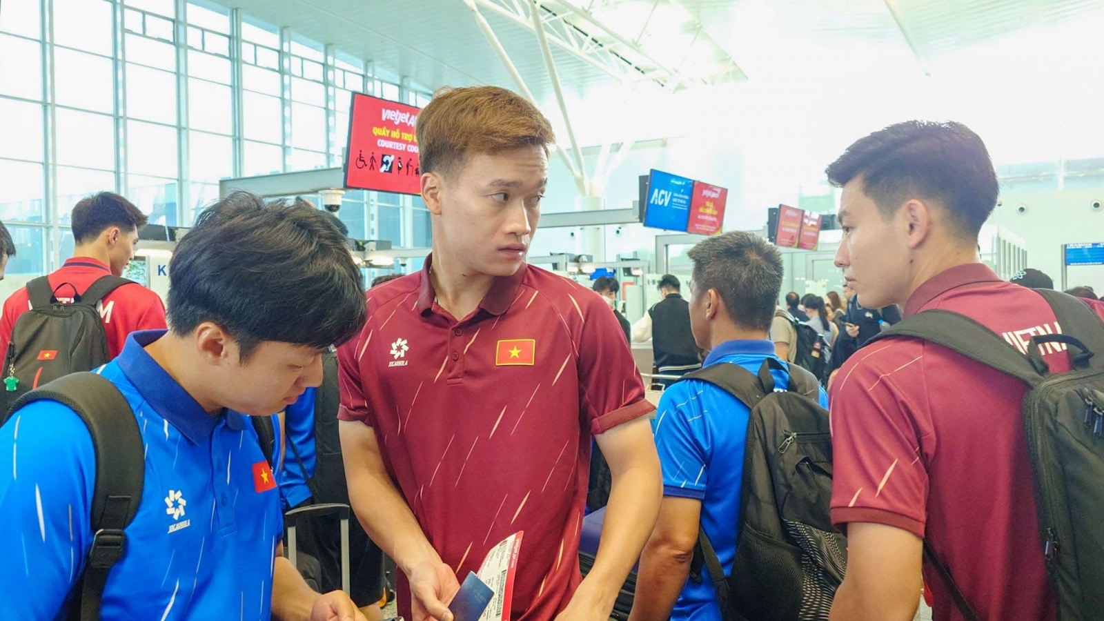 ĐT Việt Nam lên đường sang Indonesia, đối mặt lịch trình bất lợi