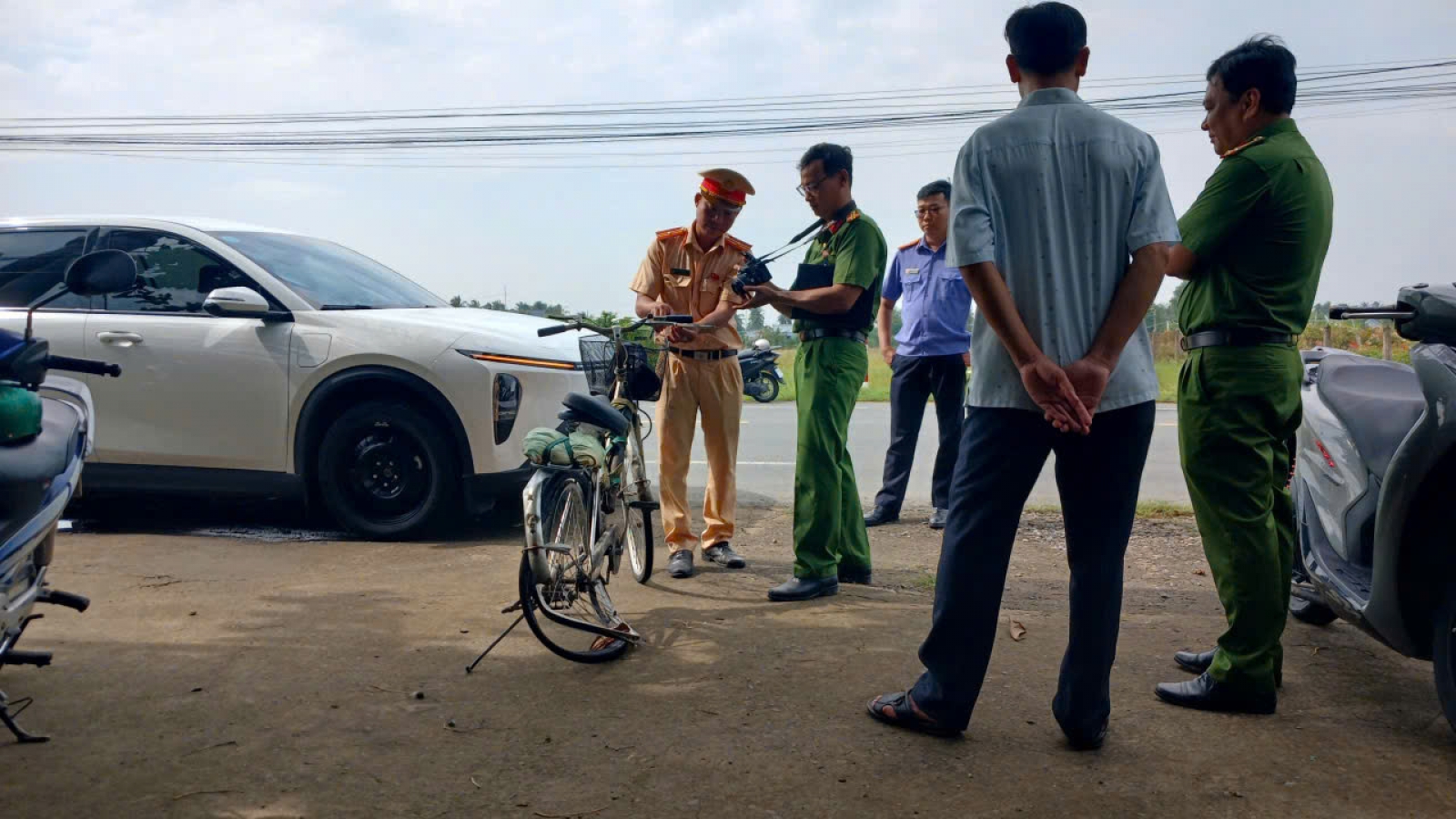 Va chạm với xe máy, người đàn ông đi xe đạp tử vong