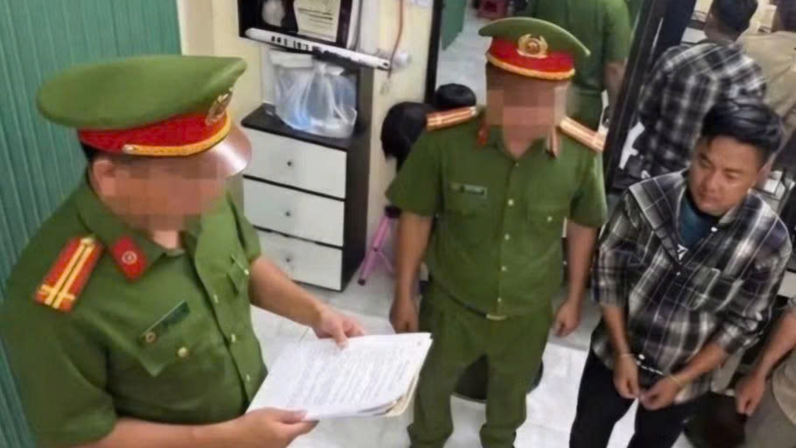 Đánh người, còng tay ép viết giấy nợ hơn nửa tỷ đồng