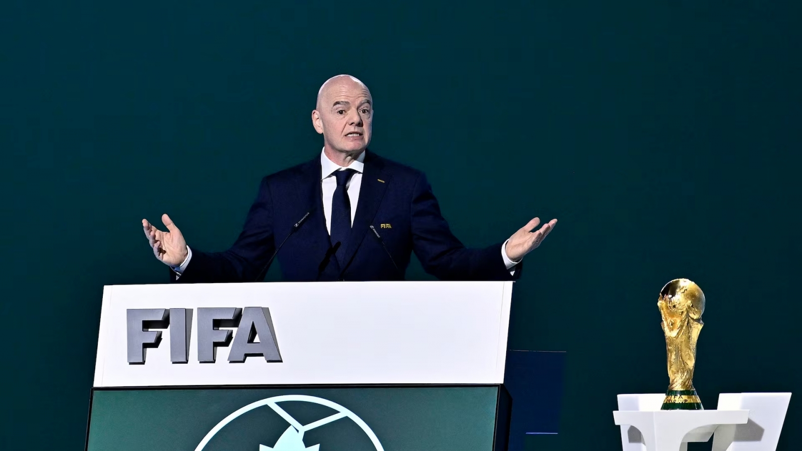 FIFA chính thức hủy bỏ kế hoạch bán World Cup