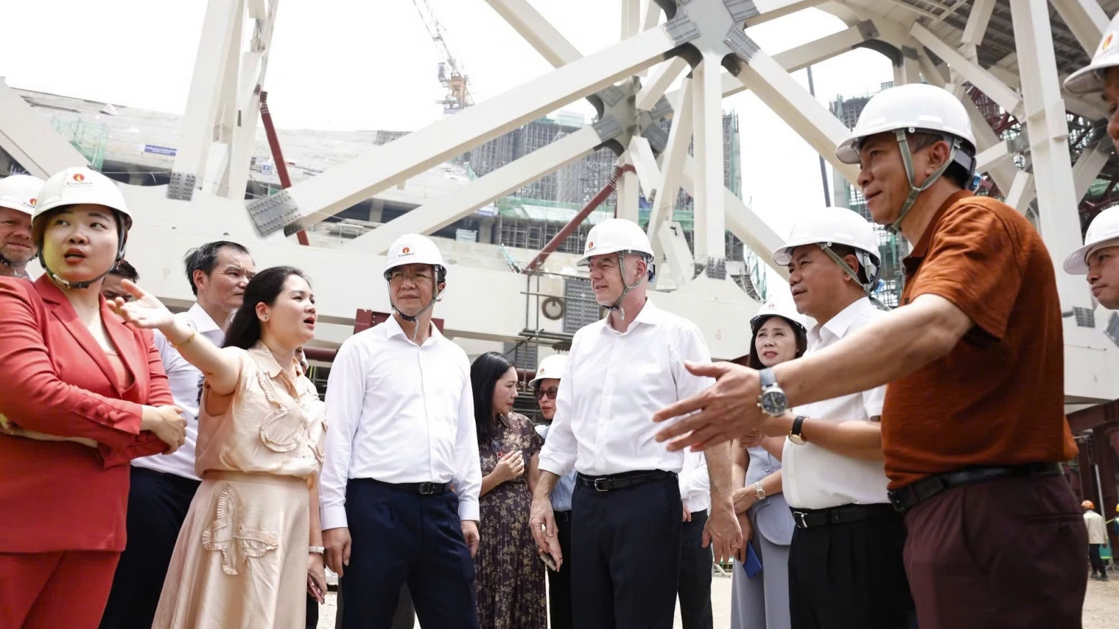 FIFA President visits 60,000-seat stadium project in Vietnam