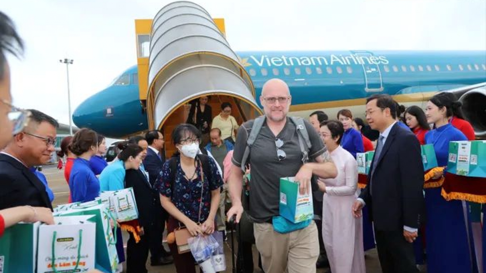 Lien Khuong Airport resumes flights after six-month closure for repairs