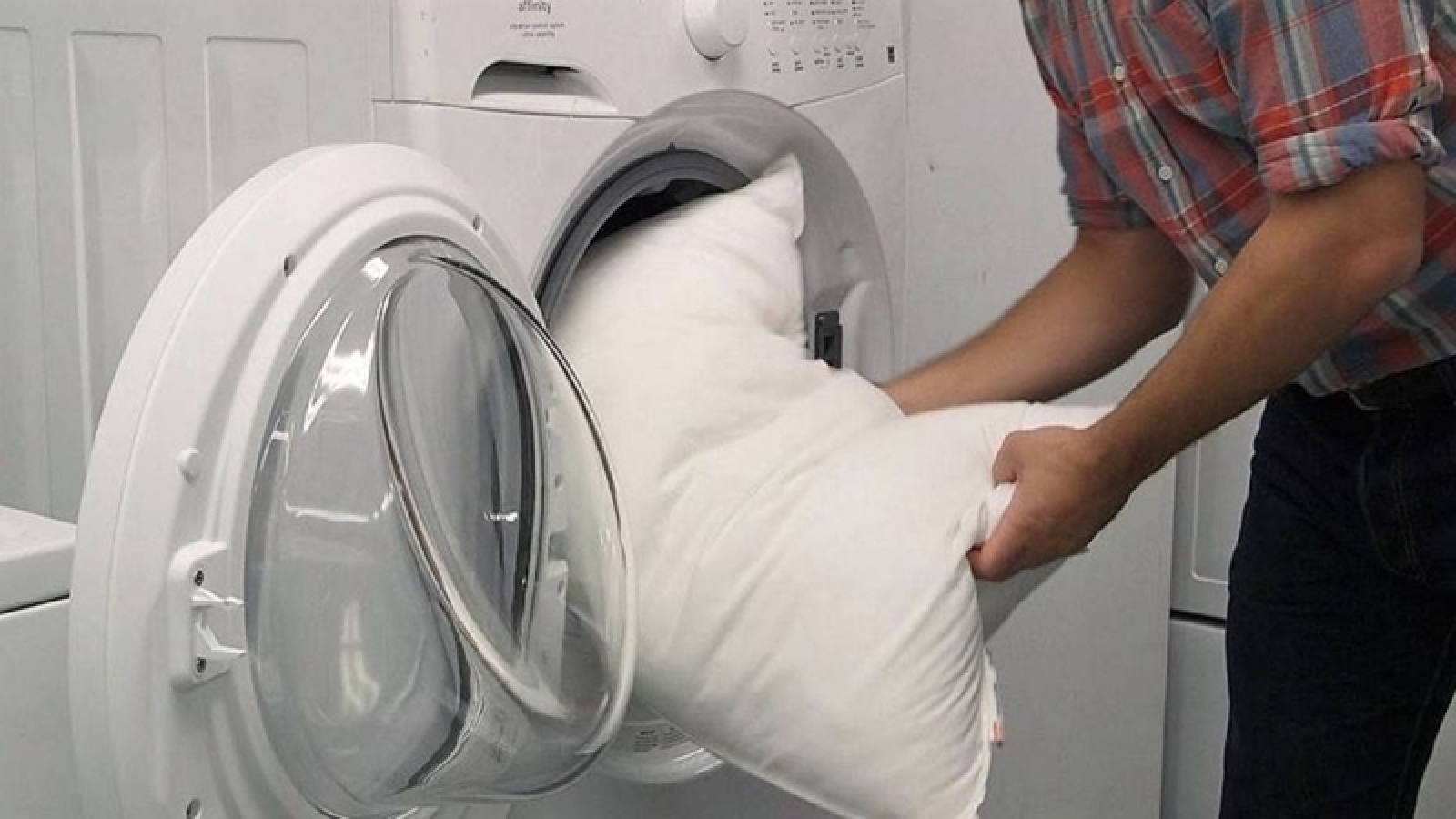 Cách vệ sinh gối ngủ để loại bỏ vi khuẩn, nấm mốc gây hại