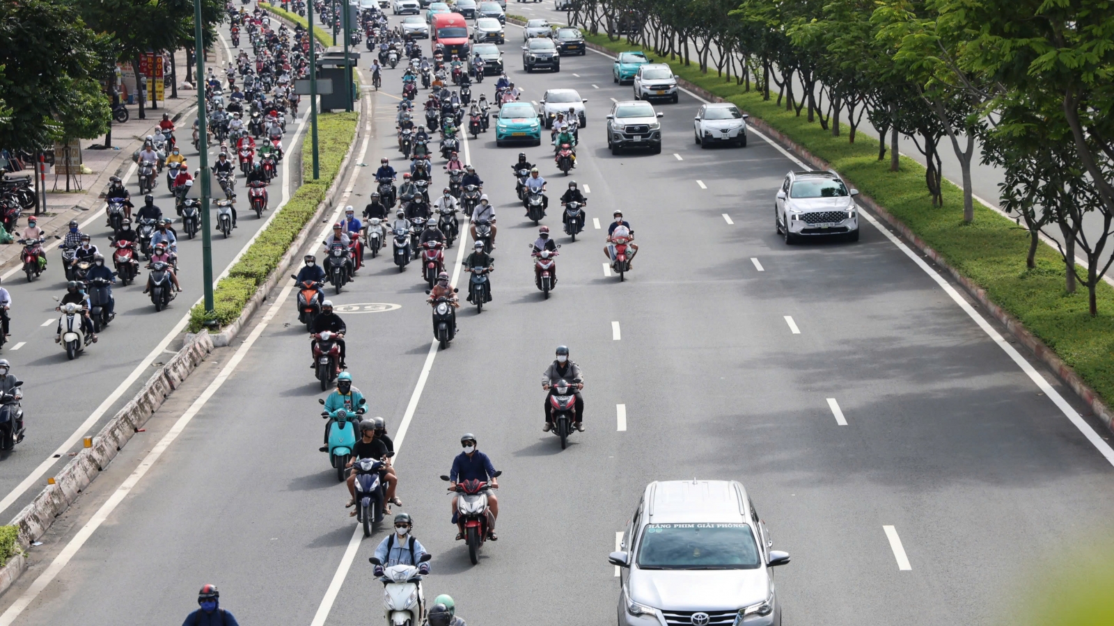 TP.HCM tạm cấm nhiều tuyến đường quanh tòa nhà Saigon Centre