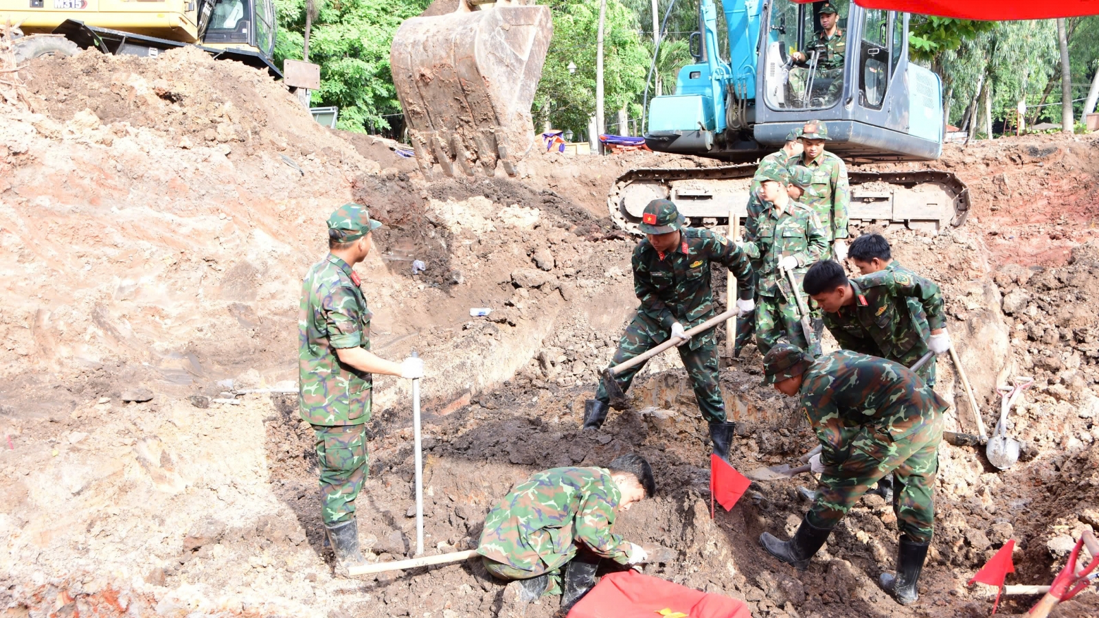 Thêm 18 hài cốt liệt sĩ được quy tập tại Công viên Lê Thị Riêng