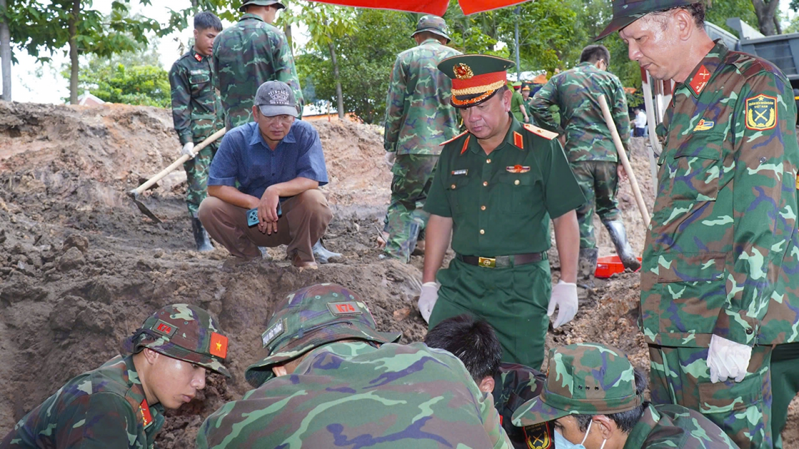 Phát hiện thêm 10 bộ hài cốt liệt sĩ tại Công viên Lê Thị Riêng